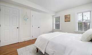 Black Rock Home - 4 bed - Jacuzzi Bath - Beach