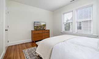 Black Rock Home - 4 bed - Jacuzzi Bath - Beach