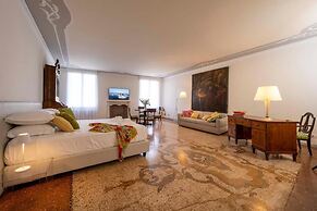 Mocenigo Grand Canal Luxury Suites