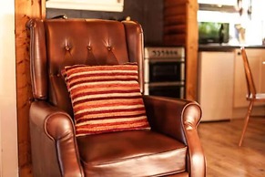 Cozy Mountain 2 Bed Log Cabin