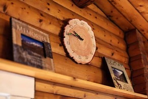 Cozy Mountain 2 Bed Log Cabin