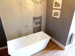 Claremont The Broderick