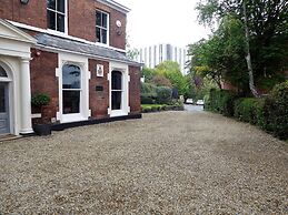 Claremont The Broderick