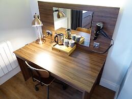 Claremont The Broderick