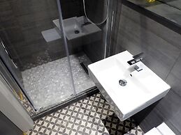 Claremont The Broderick