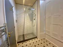 Claremont The Deakin