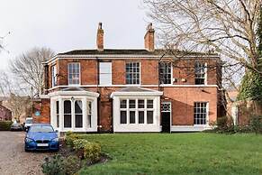 Claremont The Waterhouse