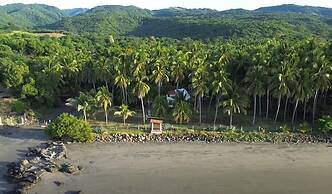 Sugarloaf Beachhouse and Surf Lodge