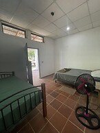 Sugarloaf Beachhouse and Surf Lodge