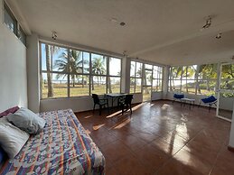 Sugarloaf Beachhouse and Surf Lodge