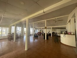 Sugarloaf Beachhouse and Surf Lodge