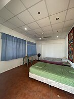 Sugarloaf Beachhouse and Surf Lodge