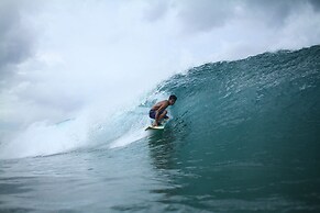 Sugarloaf Beachhouse and Surf Lodge