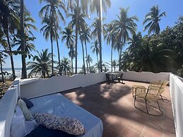 Sugarloaf Beachhouse and Surf Lodge