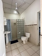 Sugarloaf Beachhouse and Surf Lodge