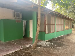 Sugarloaf Beachhouse and Surf Lodge