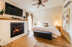 Twisted Lemon Restaurant & Boutique Inn