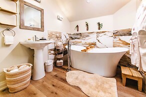 Twisted Lemon Restaurant & Boutique Inn