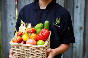 Twisted Lemon Restaurant & Boutique Inn