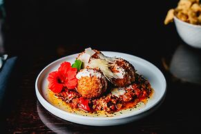 Twisted Lemon Restaurant & Boutique Inn