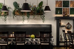 Twisted Lemon Restaurant & Boutique Inn