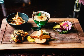 Twisted Lemon Restaurant & Boutique Inn