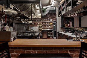 Twisted Lemon Restaurant & Boutique Inn