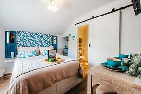 Twisted Lemon Restaurant & Boutique Inn