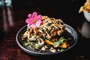 Twisted Lemon Restaurant & Boutique Inn