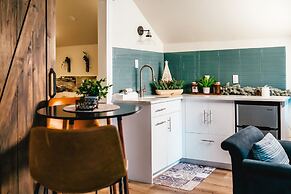 Twisted Lemon Restaurant & Boutique Inn