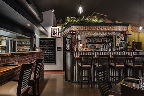 Twisted Lemon Restaurant & Boutique Inn