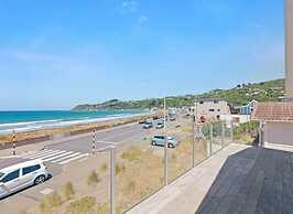 Lyall Bay Parade Apartment