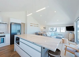 Lyall Bay Parade Apartment