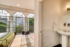 Santa Casa by Tasman