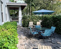 Grey Mist Modern 3bd 2ba on Quiet Street