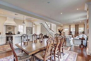 Grey Mist Modern 3bd 2ba on Quiet Street