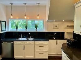 The Periwinkle House 4bd 2ba Sleep 8