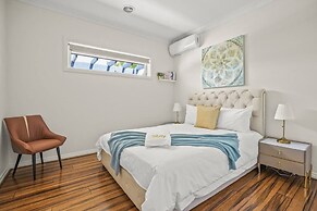 StayAU 4BRM Chic Urban Retreat