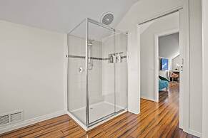 StayAU 4BRM Chic Urban Retreat