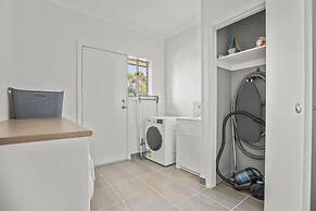 StayAU 4BRM Chic Urban Retreat