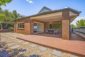 StayAU 4BRM Chic Urban Retreat