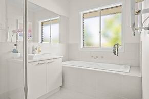 StayAU 4BRM Chic Urban Retreat