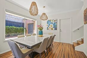 StayAU 4BRM Chic Urban Retreat