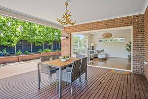 StayAU 4BRM Chic Urban Retreat