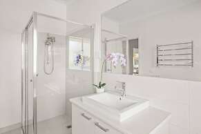 StayAU 4BRM Chic Urban Retreat