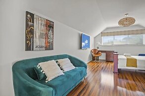 StayAU 4BRM Chic Urban Retreat