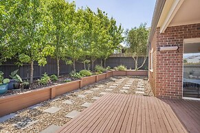 StayAU 4BRM Chic Urban Retreat