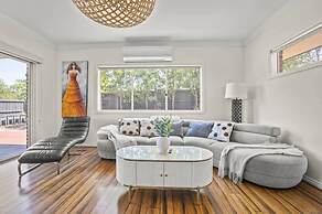 StayAU 4BRM Chic Urban Retreat