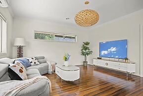 StayAU 4BRM Chic Urban Retreat