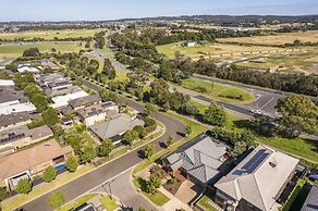 StayAU 4BRM Chic Urban Retreat